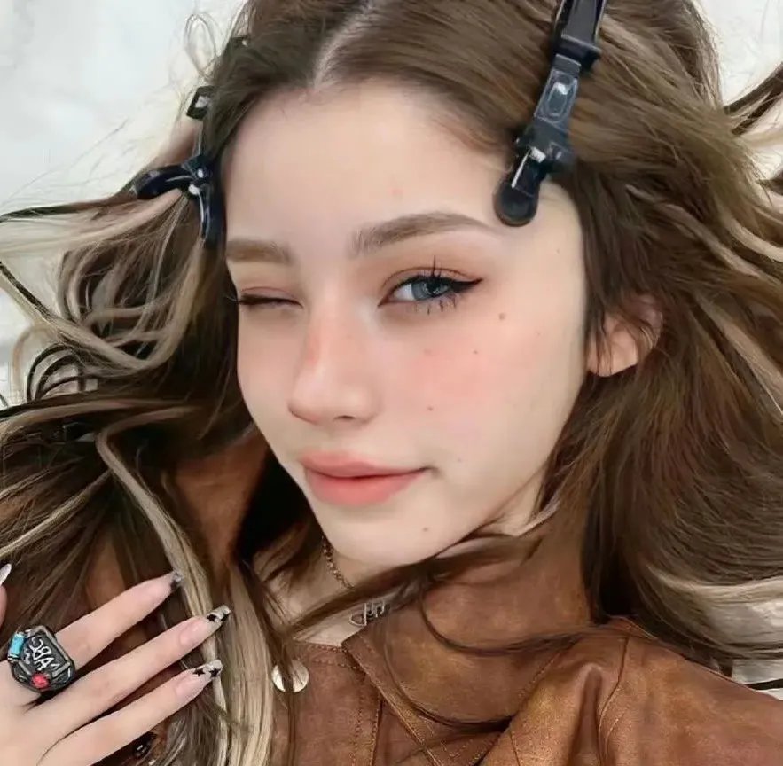 燕子与鹦鹉